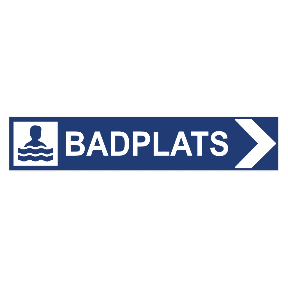 Badplats pil höger-skylten har storleken 750x150mm och tillverkas i materialet Aluminium 2mm Plan. Denna standardskylt kan anpassas så att du kan skapa din egen version av skylten.